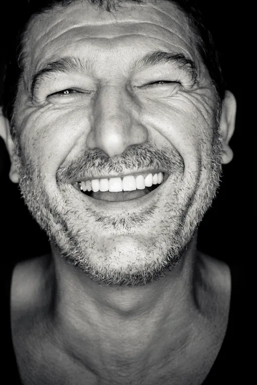 Photographe Publicitaire Campagne Edito Prêt à Porter Portraitiste MODE Marketing Bamba NGAMB Senzal Entreprise Collaborateur Marque employeur Projet Artistique